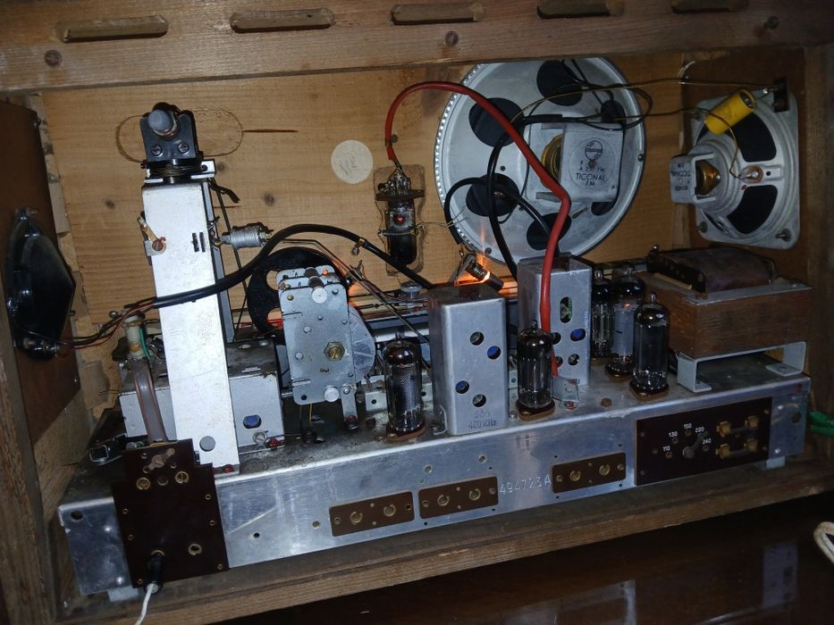 Radio cu lămpi Minerva Record W ,Viena,an 1955.