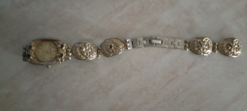 Продавам стари часовници антики