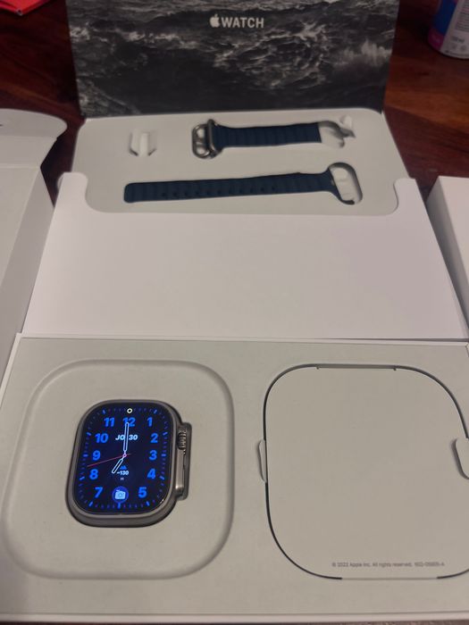 Apple Watch Ultra 2 Titanium blue ocean