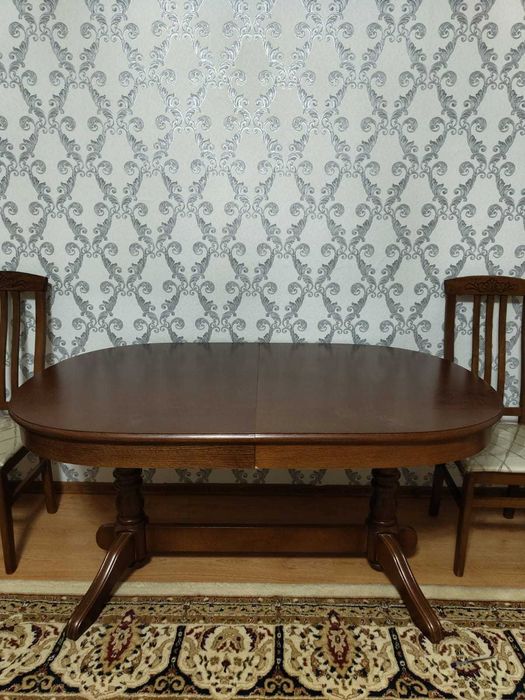 Продаю большой дубовый стол