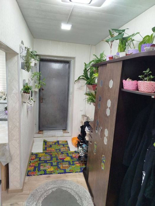 Продаю 1 ком квартиру. 1/4 кирпич ремонт. Огород топчан подвал. Галере