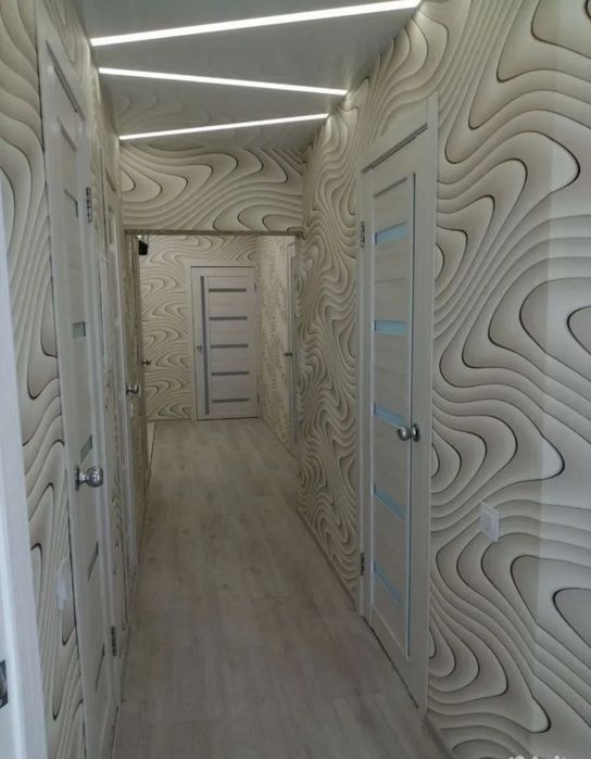 Поклейка обоев Галтелей