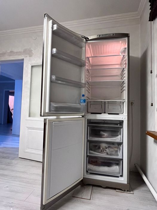 Холодильник HOTPOINT