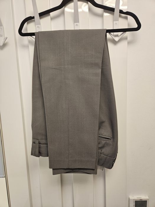 Pantaloni barbati la dunga de stofa gri

Măsurătorile sunt in fotogra