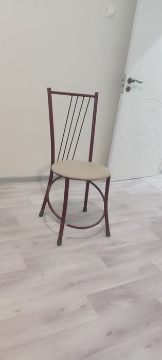 Стулья в количестве 5 шт