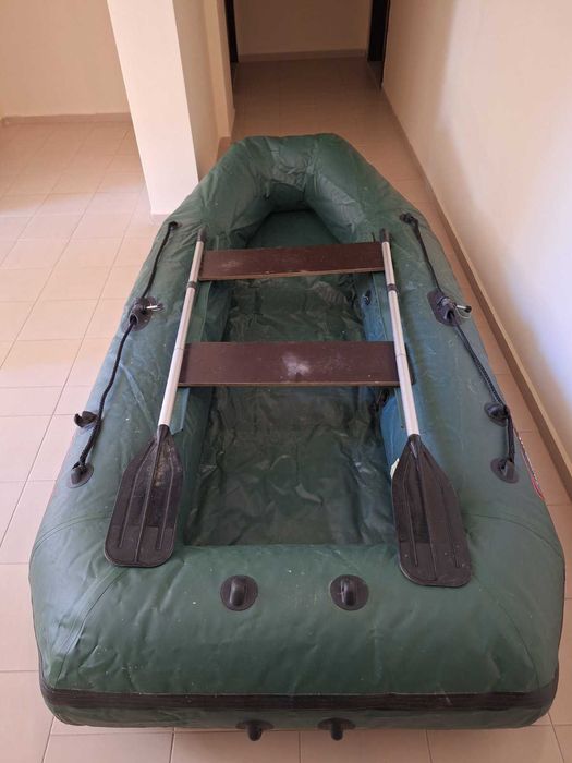 Руска надуваема лодка с твърдо дъно