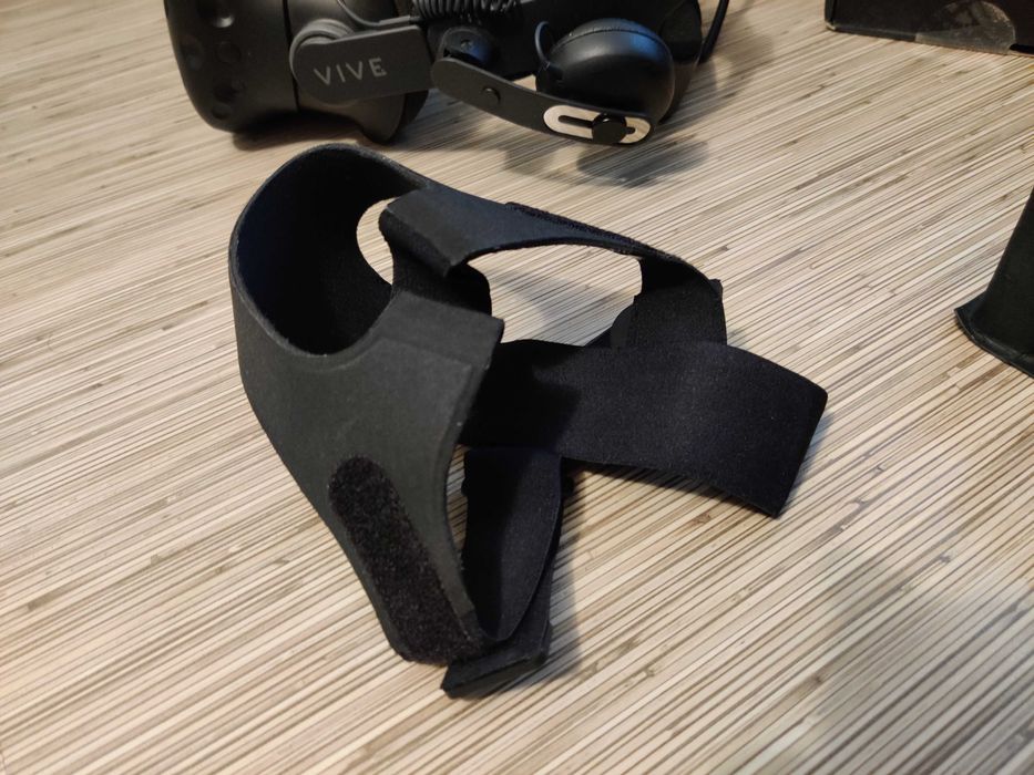 Vand HTC Vive 1 cu Deluxe Audio Strap, in cutie originala