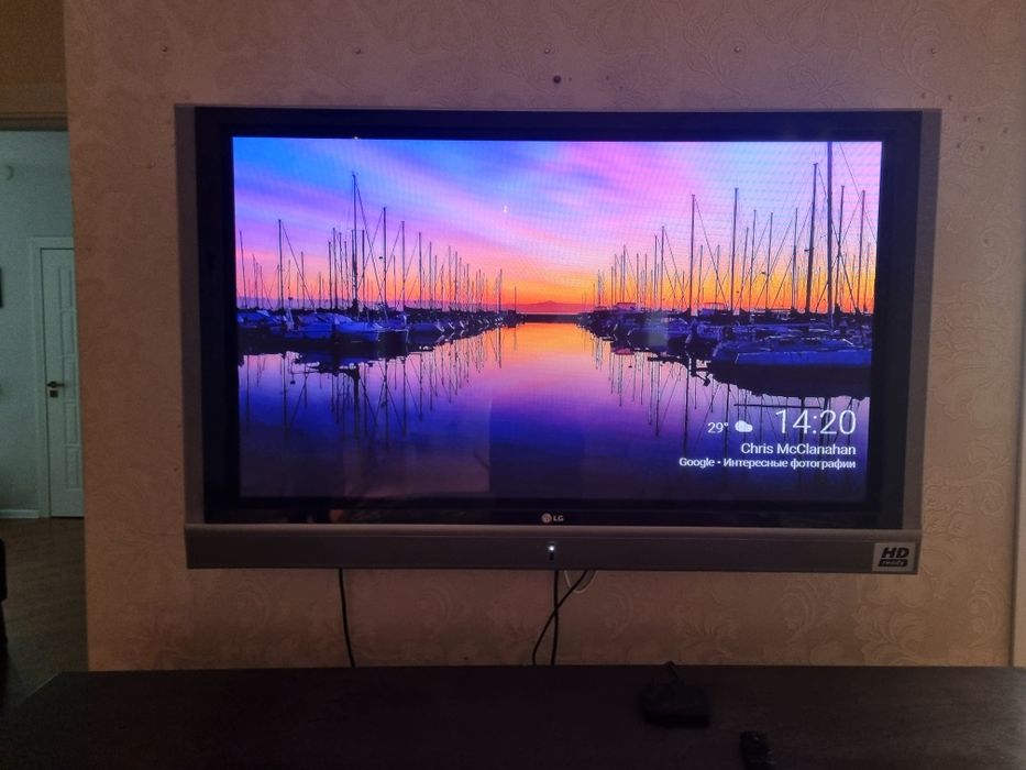 Большой телевизор LG 42 дюйма (106 см)