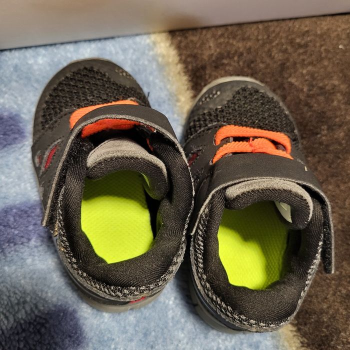 Adidasi Nike nr. 19,5
