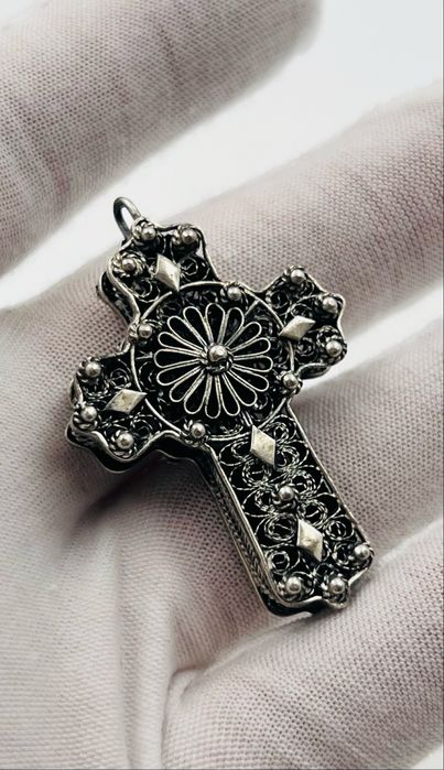 Филигранен сребърен кръст