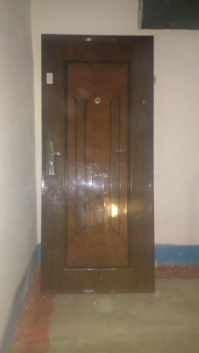 Продаётся дверь наружный