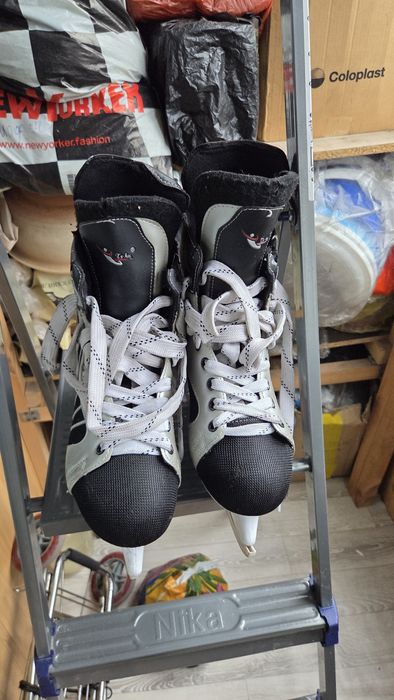 Продам коньки 2 пары 44 размер