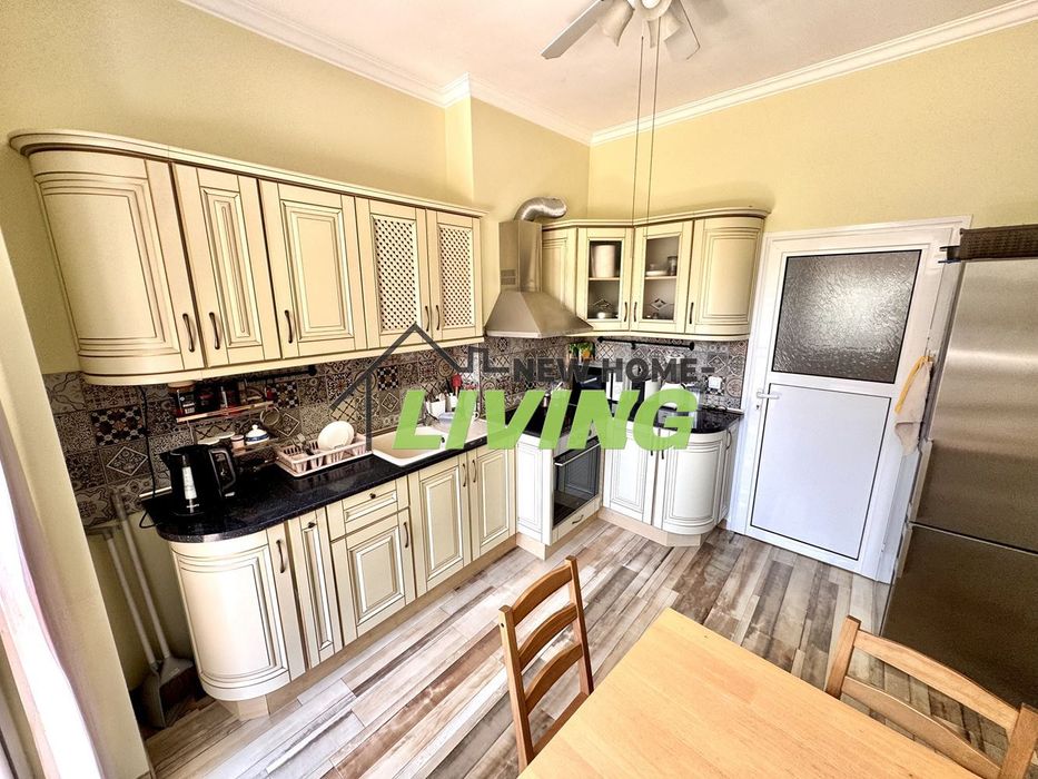 Продава се Тристаен апартамент в Пловдив, Кършияка - 100 кв.м за 2500 €/кв.м - Снимка #3