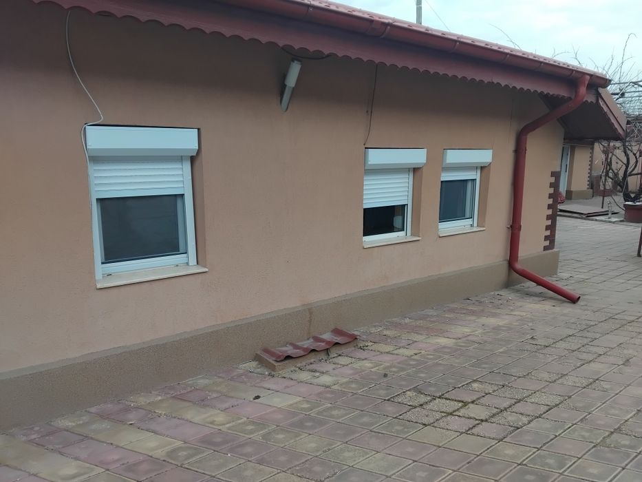 Rulouri exterioare din aluminiu diverse culori manuale ,electrice cu întrerupător,cu telecomanda