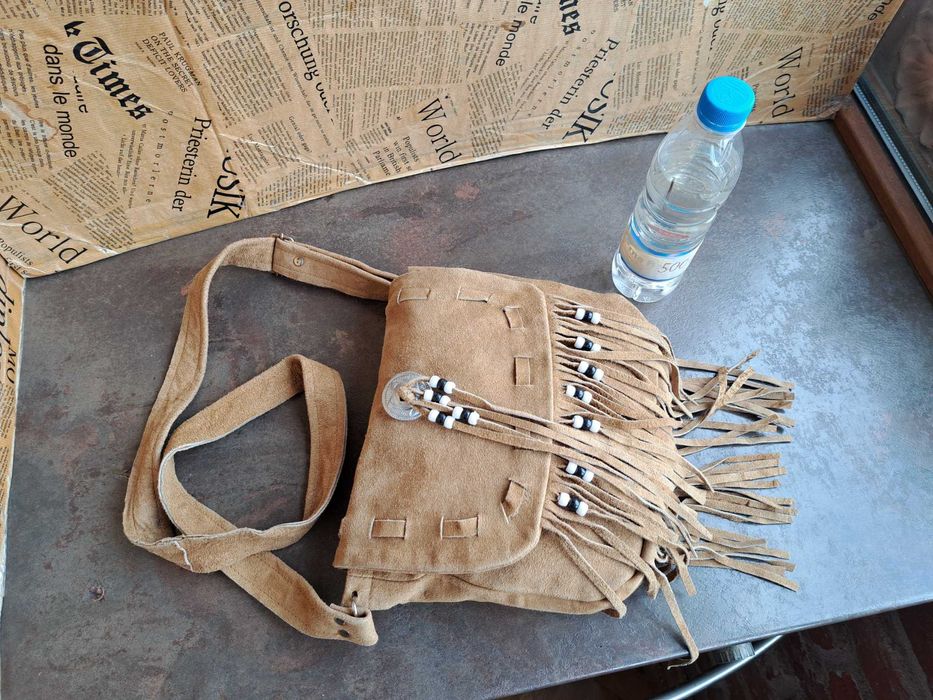 дамска чанта,малка велурена чантичка с ресни-естествена кожа,етно