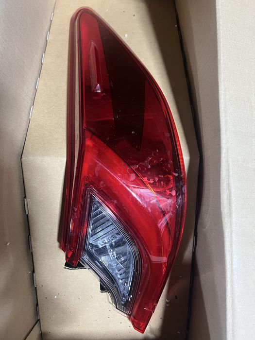 Задний правый фонарь Camry 80