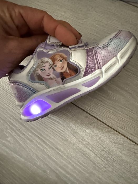 Светещи маратонки Disney