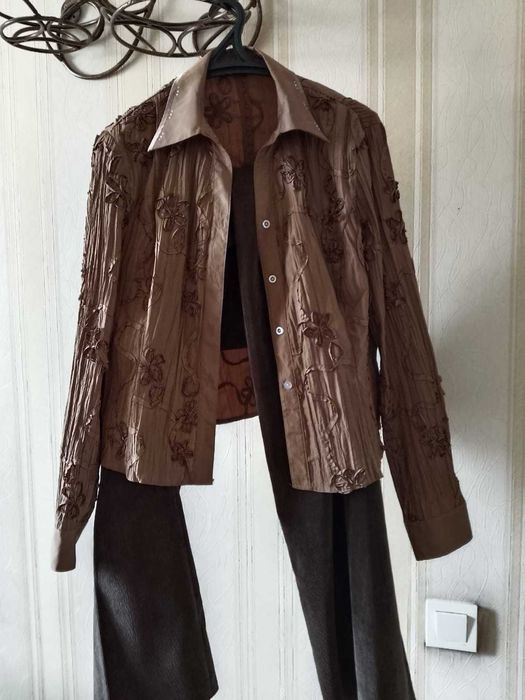 Продам женский костюм