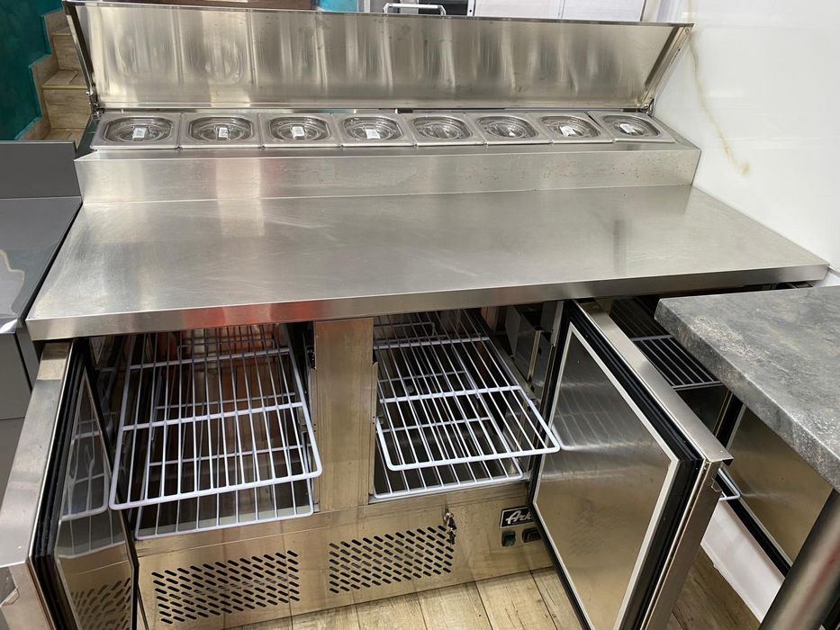 Masă frigorifică profesională Hendi 380L cu vitrină ingrediente – inox, aproape nouă, factură