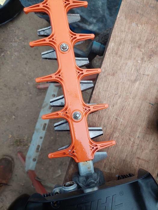 Stihll CS 81 R pentru gard viu