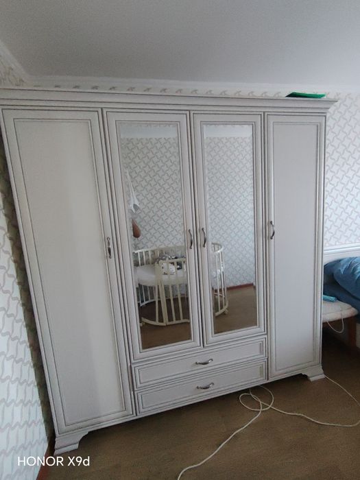 Продам спальный гарнитур