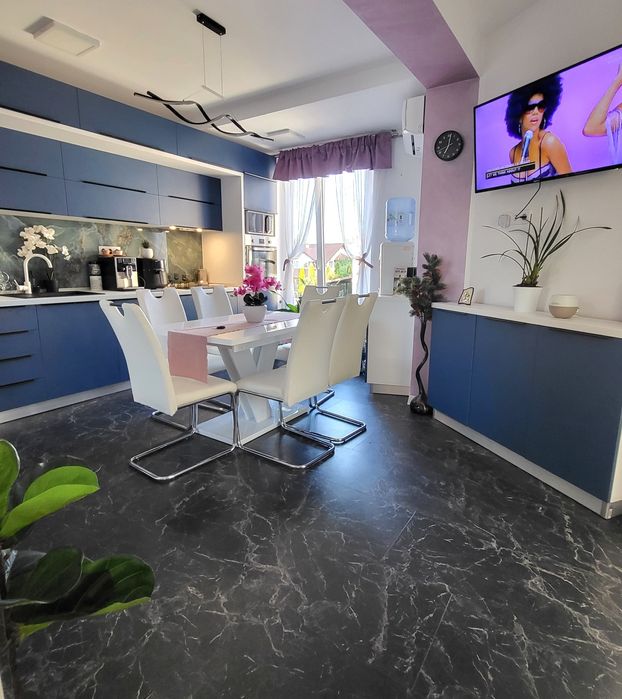 Spațiu comercial.Cladire  P+2 Apartamente Deva