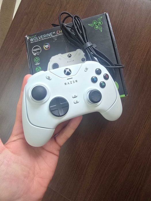 Razer Wolverine v2 chroma