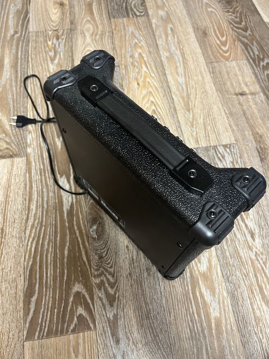 Продам электрогитару с комбоусилителем