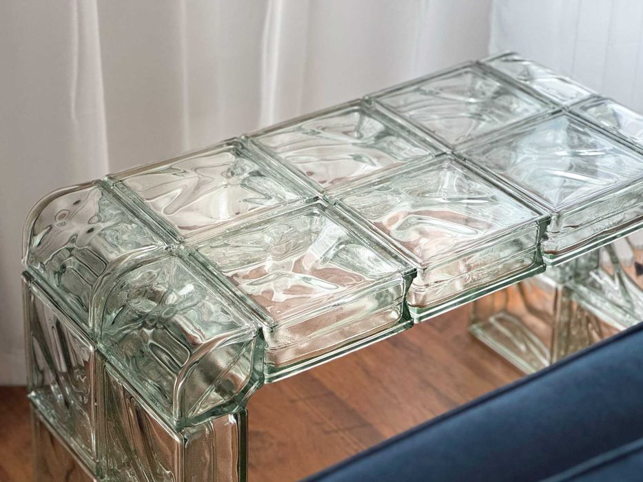 Ръчно изработена маса от стъклени тухли (glass blocks) – дизайнерска мебел