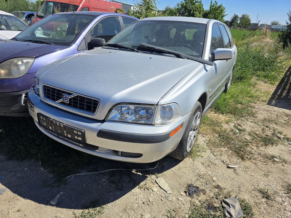 Dezmembrez volvo v40 1.6i