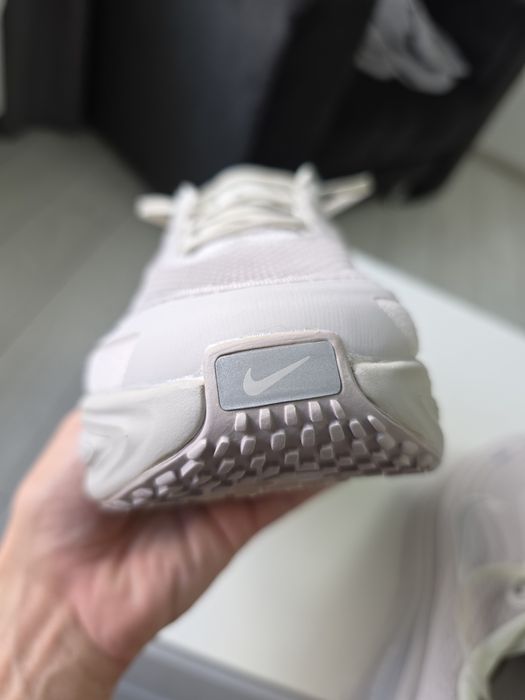 Nike Vomero Plus – 42 EU | Design modern | Noi
