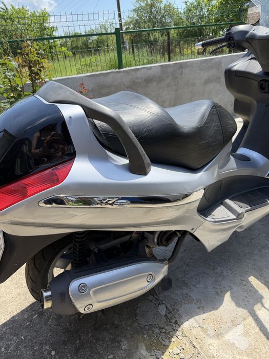 Скутер модел PIAGGIO x8 2005 г