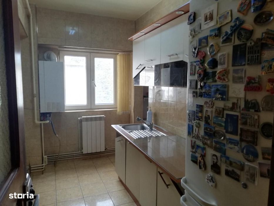 Câmpina - Ap. 2 cam - Et. 3 - mobilat - 450 Euro/Luna