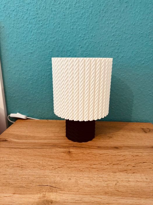 Модерна Настолна Лампа