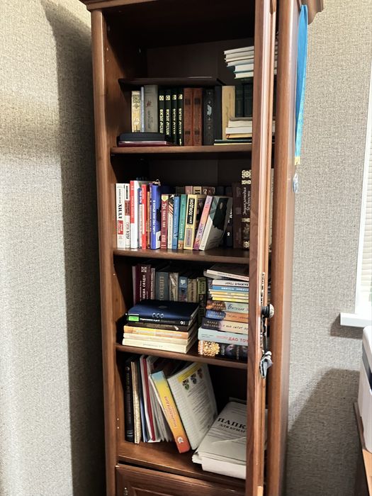 Книжный шкаф продается
