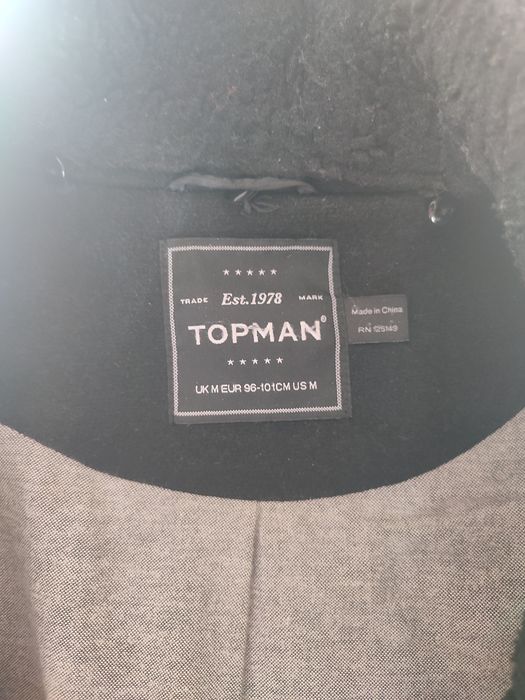 Продаётся демисезонное мужское пальто.