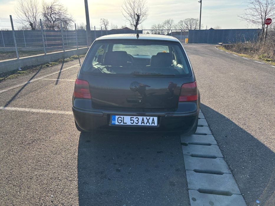 Vand golf 4 sau schimb cu logan