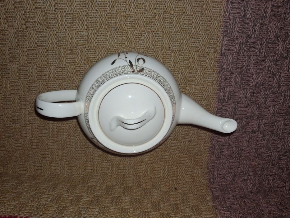 Заварник фарфоровой новый.