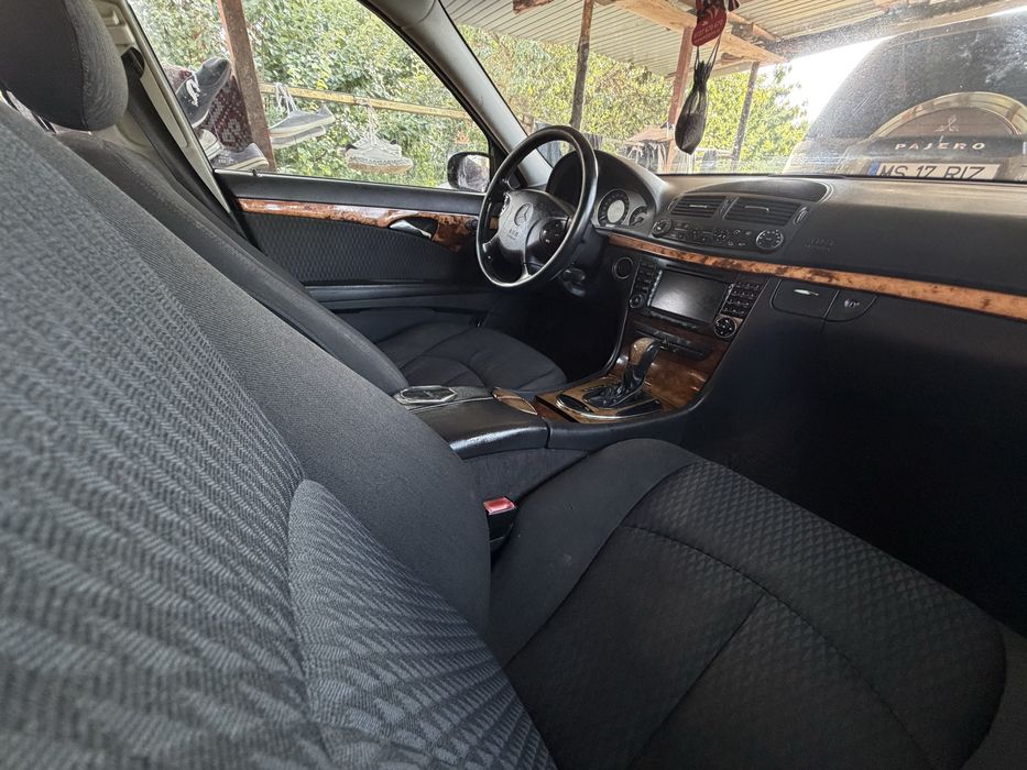 Mercedes Benz E220