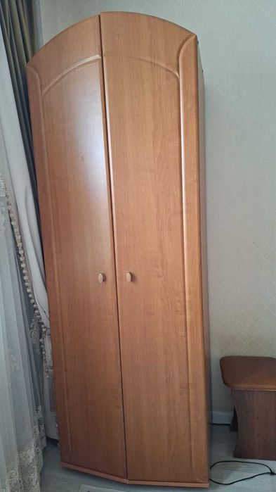 Шкаф платяной простой