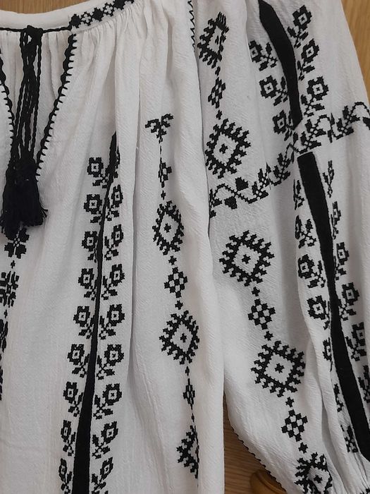 Vand ie lucrata 100%manual , marimea M -L