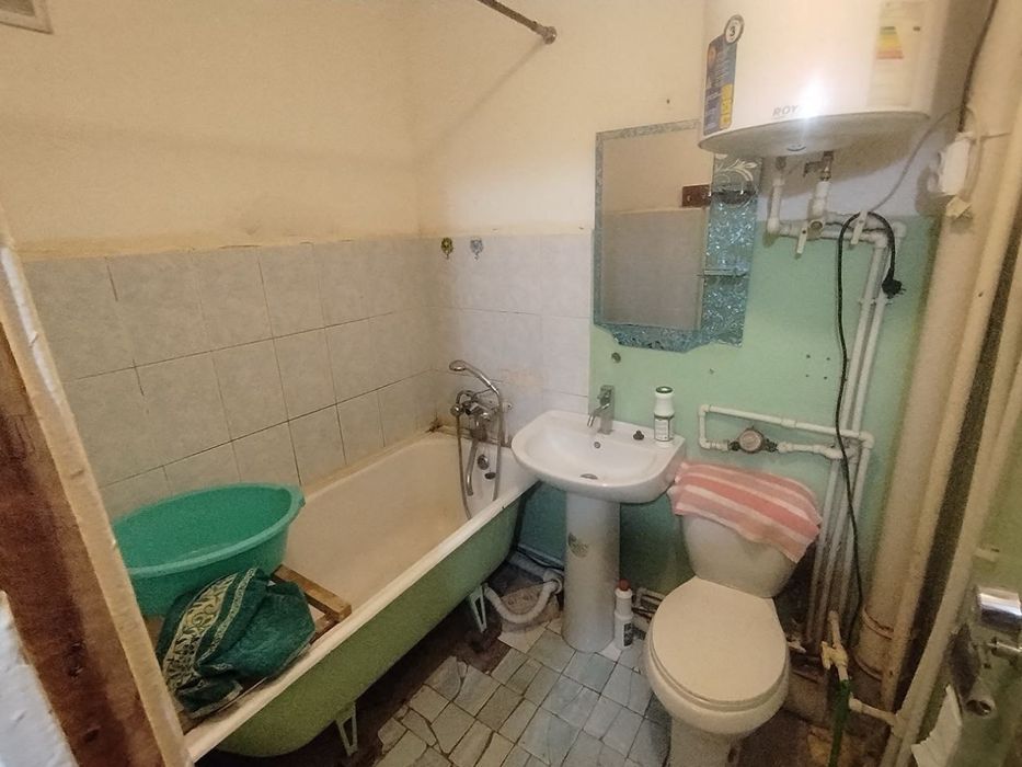 1 хонали шароити билан 8 микрорайонда