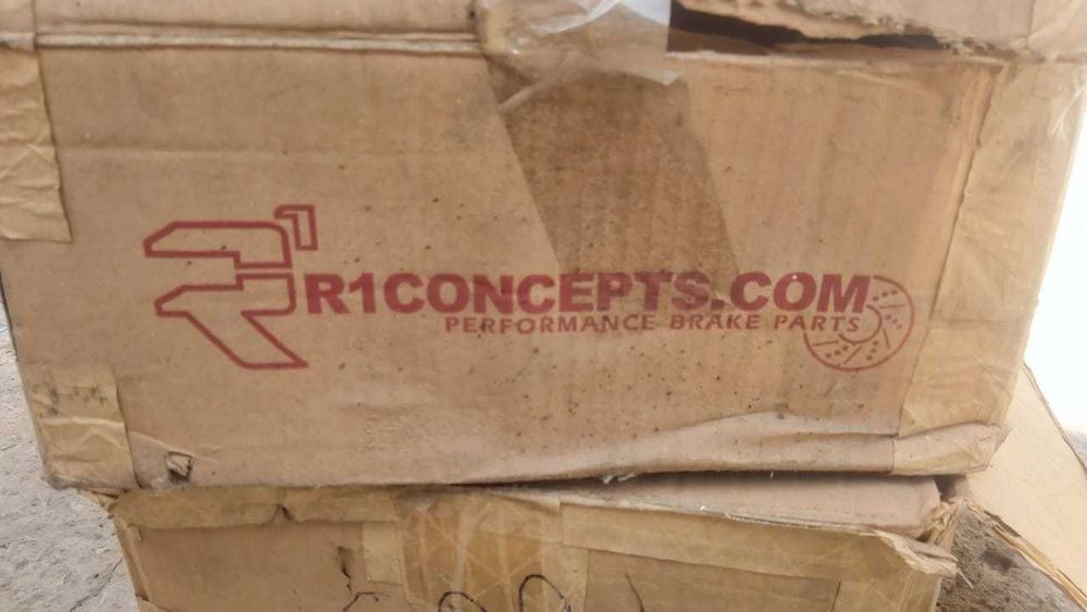 Тормозные перфорированные диски R1 Concept, тормозные шланги StopTech