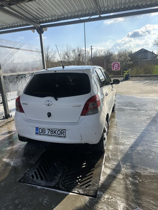 Toyota  yaris.