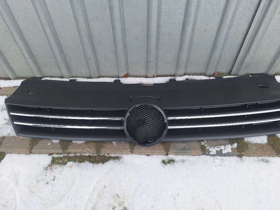 Решетка радиатора Volkswagen Polo 5 с 2011 по 2014 г седан