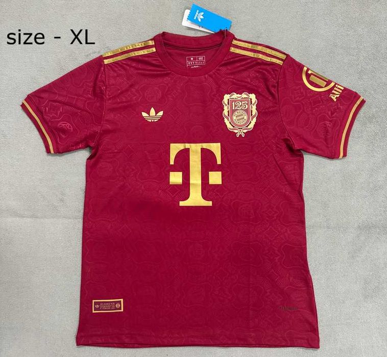 Футболни тениски на отбори.