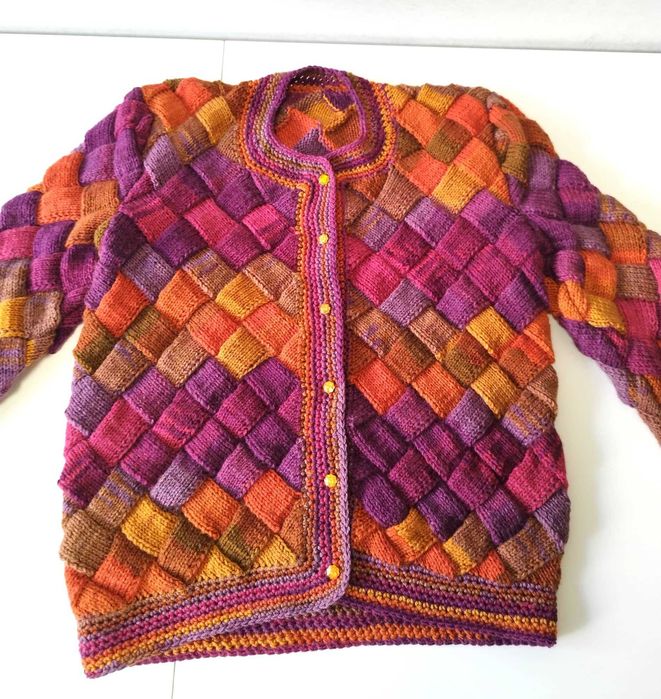 Ръчно плетена жилетка нова