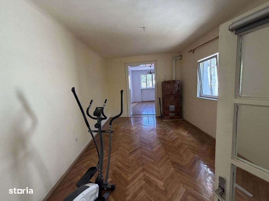 Spatiu comercial de inchiriat  langa MISAKI / GLOW ARTIST SALON