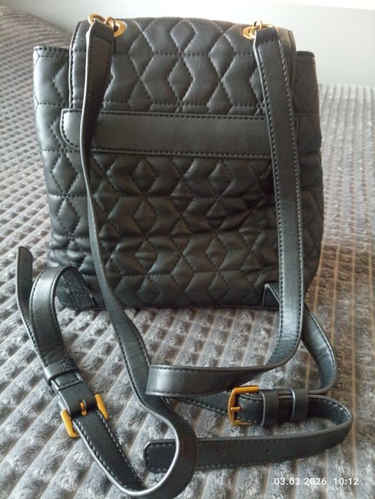 Оригинална раничка Guess