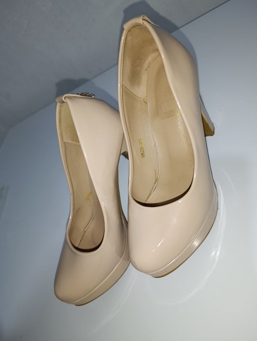 Женские туфли на каблуке